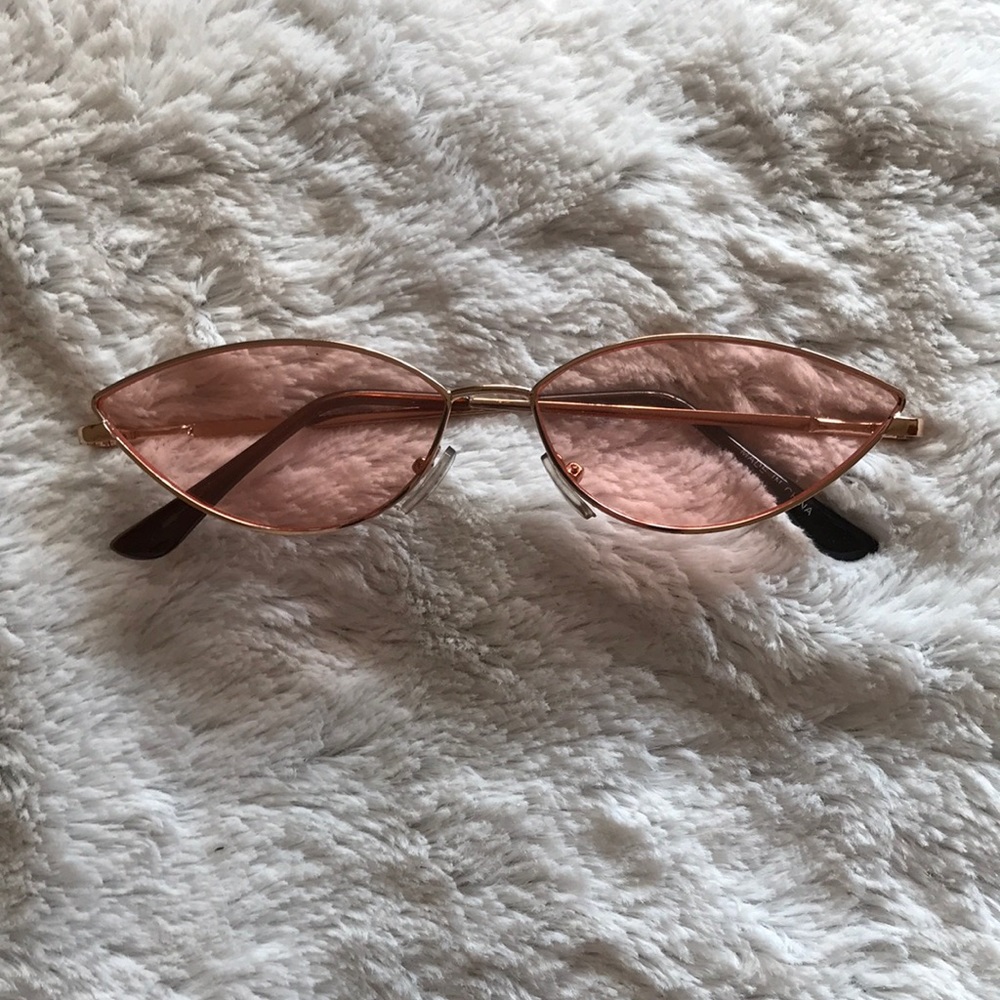 pink sunglasses
